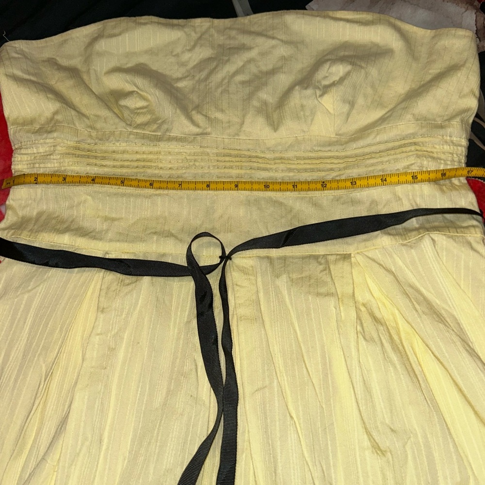Vintage Y2K Strapless Sundress w/ a Fit-&-Flare Silhouette in Butter Yellow - Picture 2 of 6